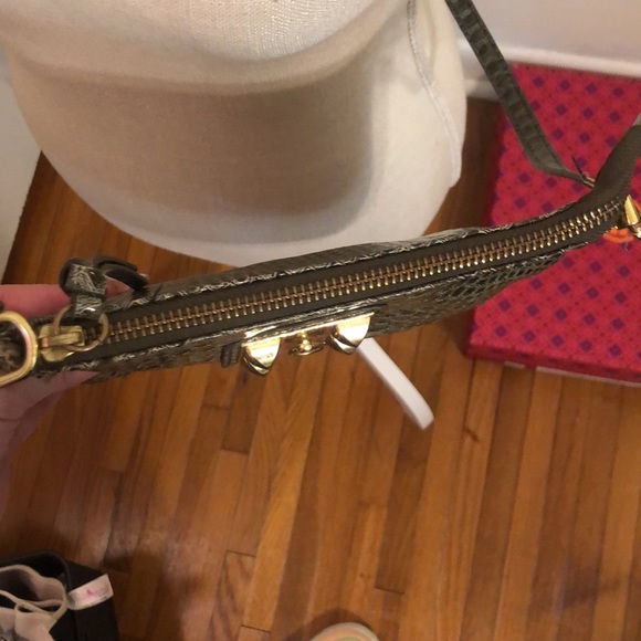 Gianni Bini Crossbody Charcoal Embossed Leather // Gold hardware - Picture 6 of 11